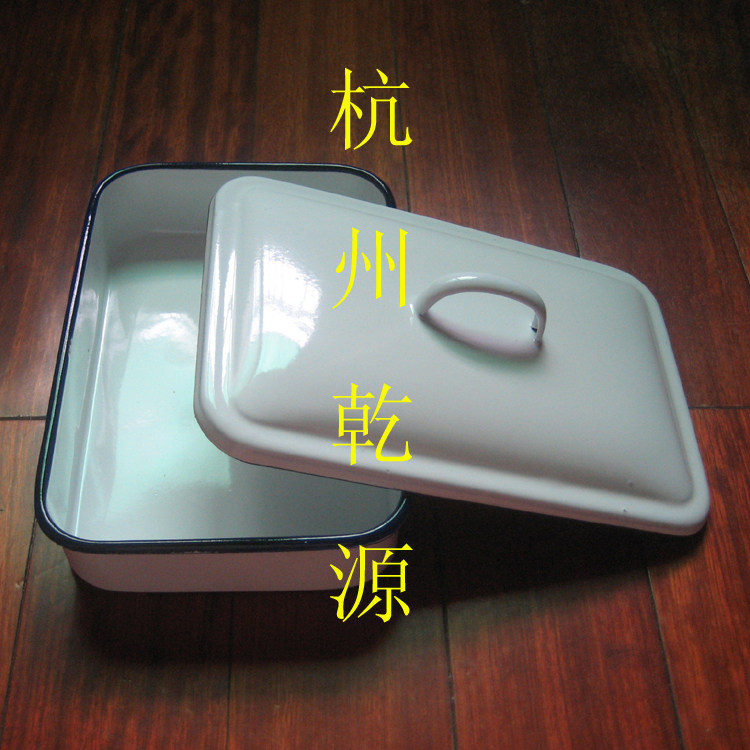 With lid enamel square pan 16 * 24cm on the sea