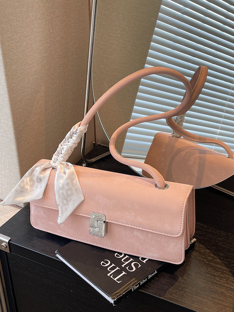 High-End and Stylish Silver Bag for Women 2026 New French Niche Single-Shoulder Underarm Bag Fashionable Handbag Baguette Bag