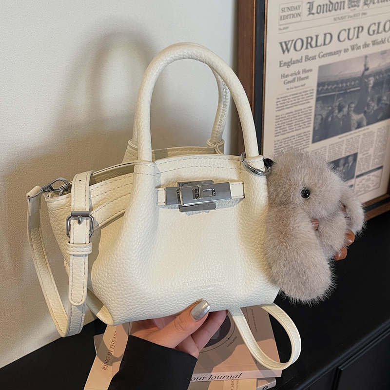 This Year's Popular Hand-Held Pleated Cloud Bag for Women 2026 New Simple Casual Shoulder Bag Fashionable Versatile Crossbody Bag