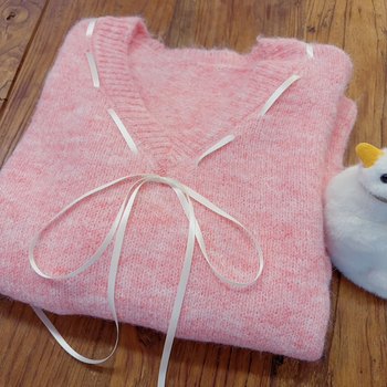 French v-neck knitted sweater with strappy bow