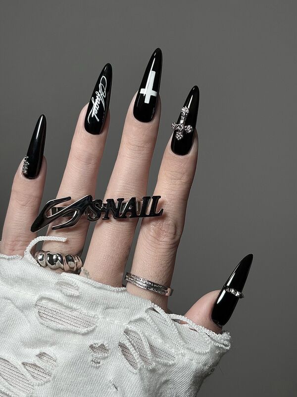 Dark Style Crow Heart Handmade Wearable Nails, Medium-Length Manicure, High-End Feel, Spicy Girl, European and American Style, ins Style, Sweet and Cool Y2K