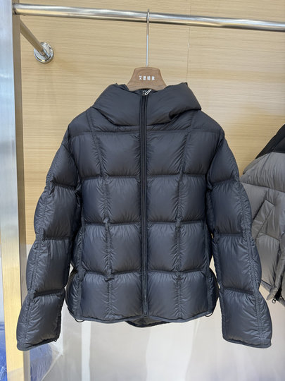 2025 Winter New Style Hooded down Jacket for Women, Short Fashionable 90% White Duck Down, Loose Puffer Thickened Bread Coat