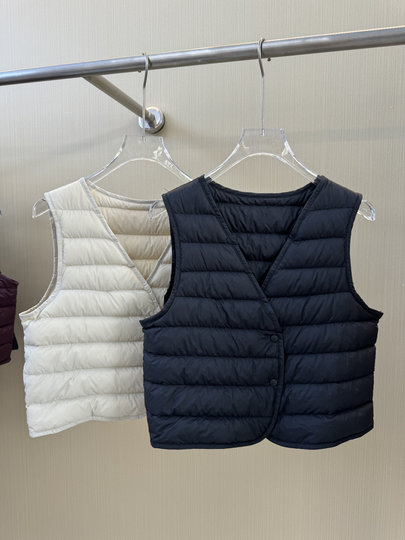High-Quality 90% down Lightweight V-Neck down Vest for Women, 2025 Autumn and Winter New Style, Warm Vest for Layering under Coats