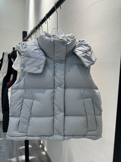 European Style Short down Vest 2025 Autumn and Winter New Luxury Women's Fashion Vest 90% White Duck down Same Style as in Shopping Malls