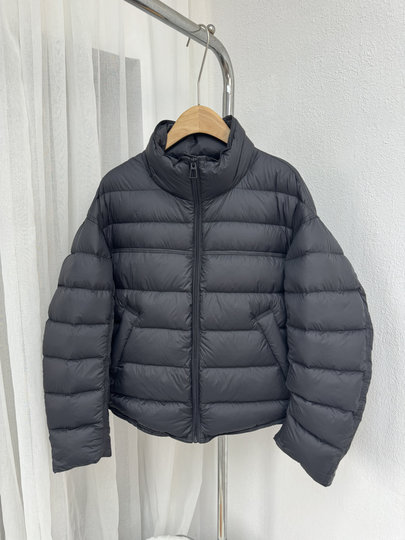 European high-end stand-up collar down jacket for women, short, lightweight, versatile and warm, 90 velvet, small man's bread jacket, winter