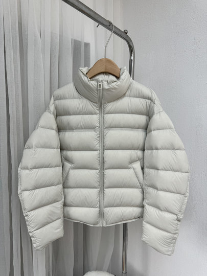 European high-end stand-up collar down jacket for women, short, lightweight, versatile and warm, 90 velvet, small man's bread jacket, winter