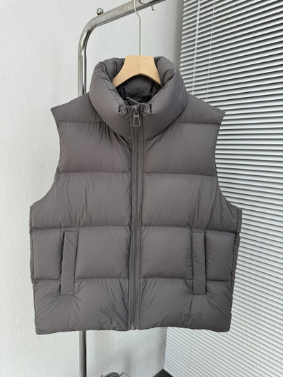 European High-End Puffer down Vest for Women, 2025 Winter New Style, Thickened 95% Down, Zero-Pressure Sleeveless Vest