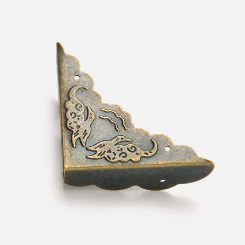 Corner metal corner wooden box Edge packing box Jewelry box Right angle angle flower iron Retro hardware accessories