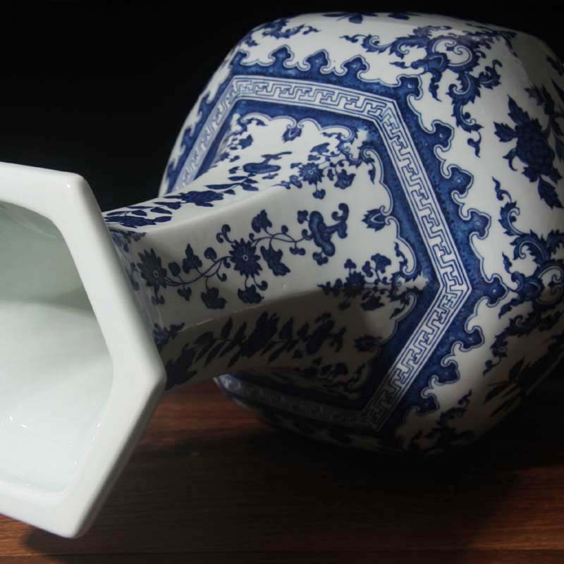 Jingdezhen blue and white dragon hand - made five Kong Bian porous porcelain ceramic pot candles bouquet Chinese fish dishes porcelain vase