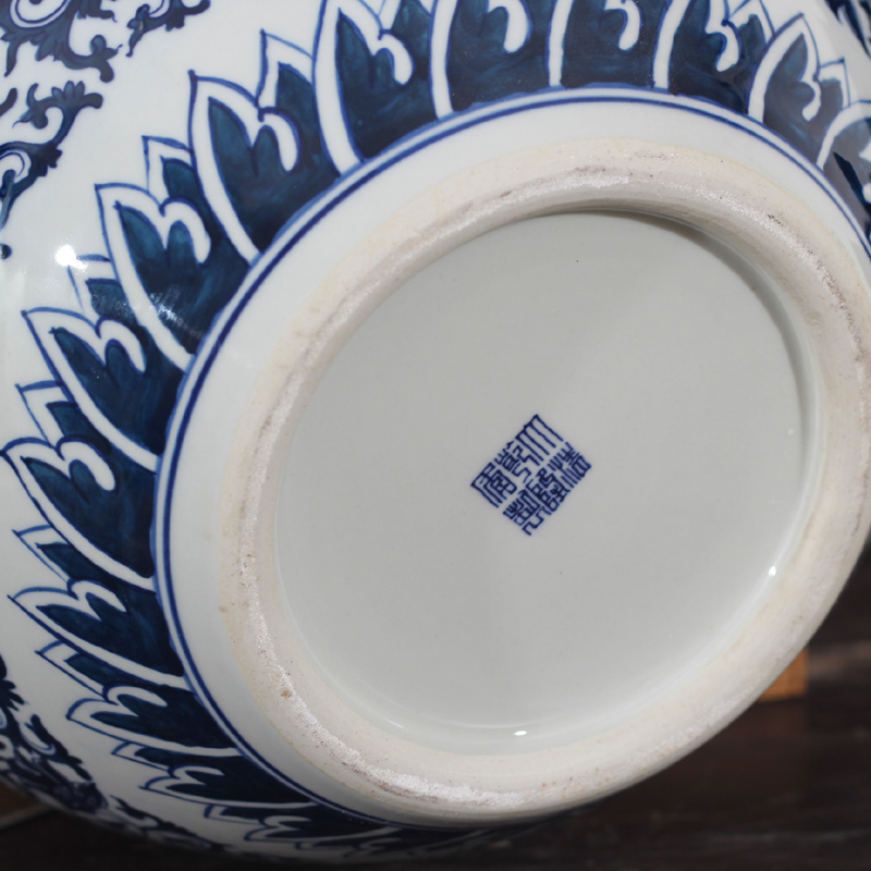 Longfeng grain blue and white tree hand - made of hand - made Longfeng grain blue and white porcelain vase atmosphere