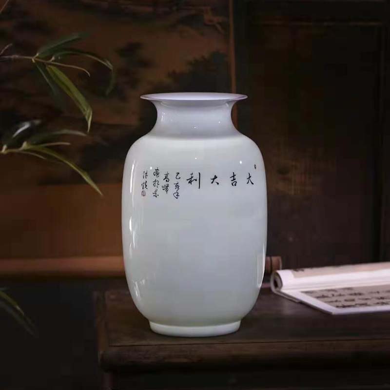 Jingdezhen high - grade knives half the about 30 cm high mud vase gift Jingdezhen porcelain vase transparent bottle by hand