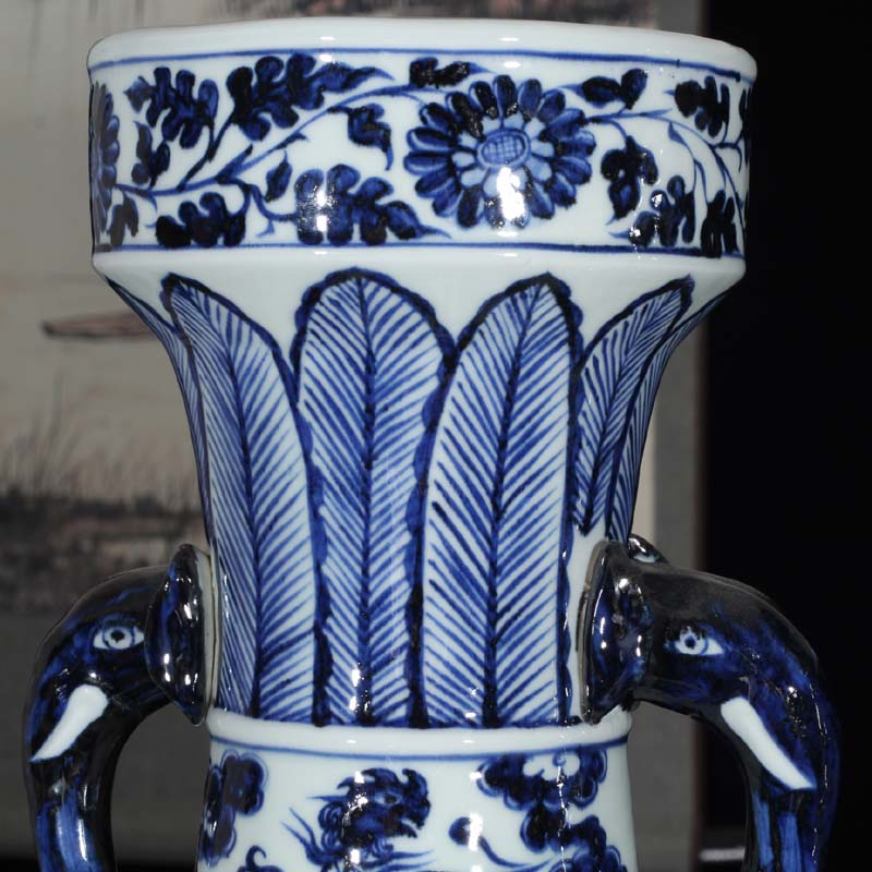 Jingdezhen imitation like ear dragon vase imitation of the yuan dynasty Dave fund museum dragon vase