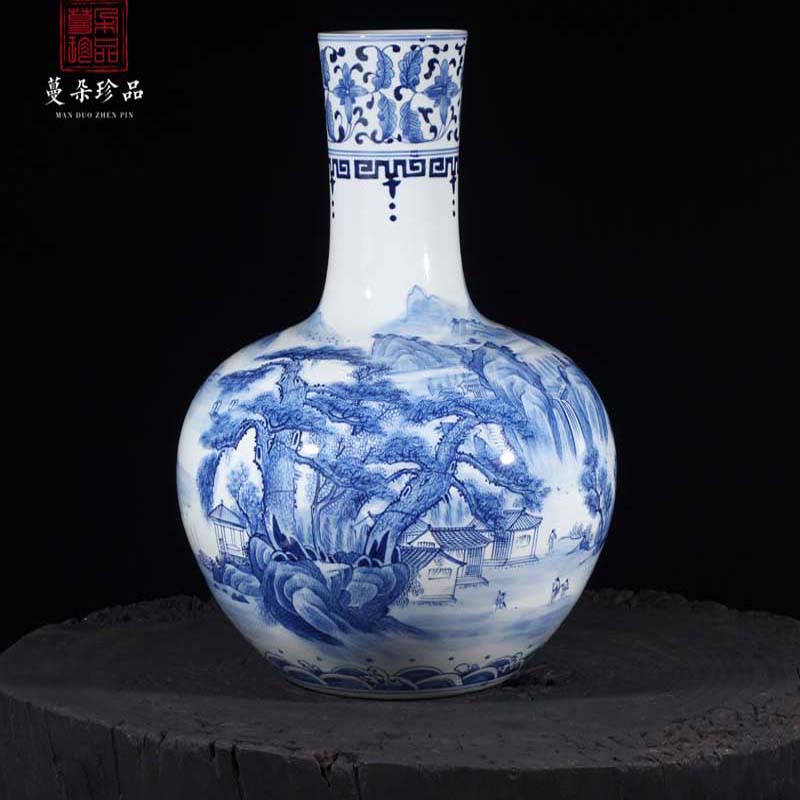 Jingdezhen painting landscape painting porcelain vase on the celestial sphere 60 cm high painting details blue and white porcelain vase