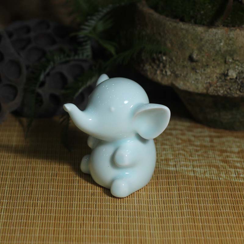 Panda rabbit elephant cow tiger snake horses sheep rabbit chicken dog pig cat zodiac monkey porcelain porcelain furnishing articles