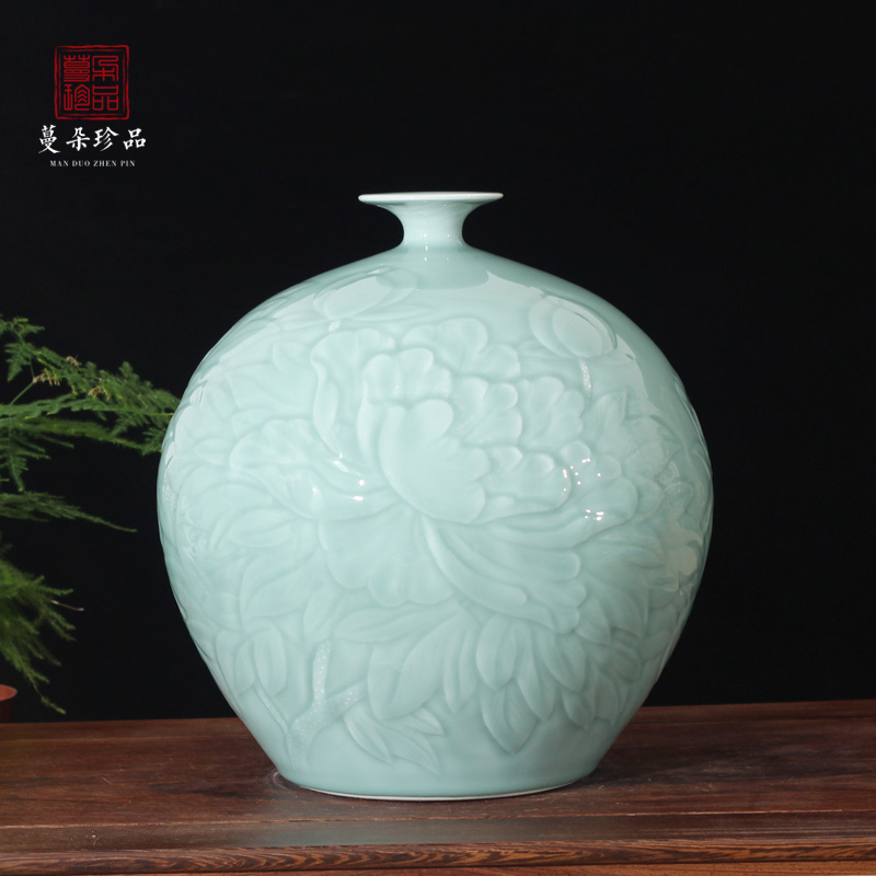 Jingdezhen Celadon elegant light relief porcelain peony picture Round peony spherical decorative pomegranate vase