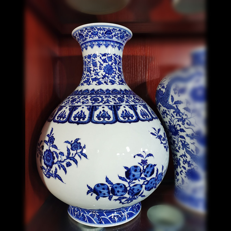 Jingdezhen imitation the qing dynasty imperial dragon Cao Long grain blue and white garlic garlic vase display vases, 35 cm high