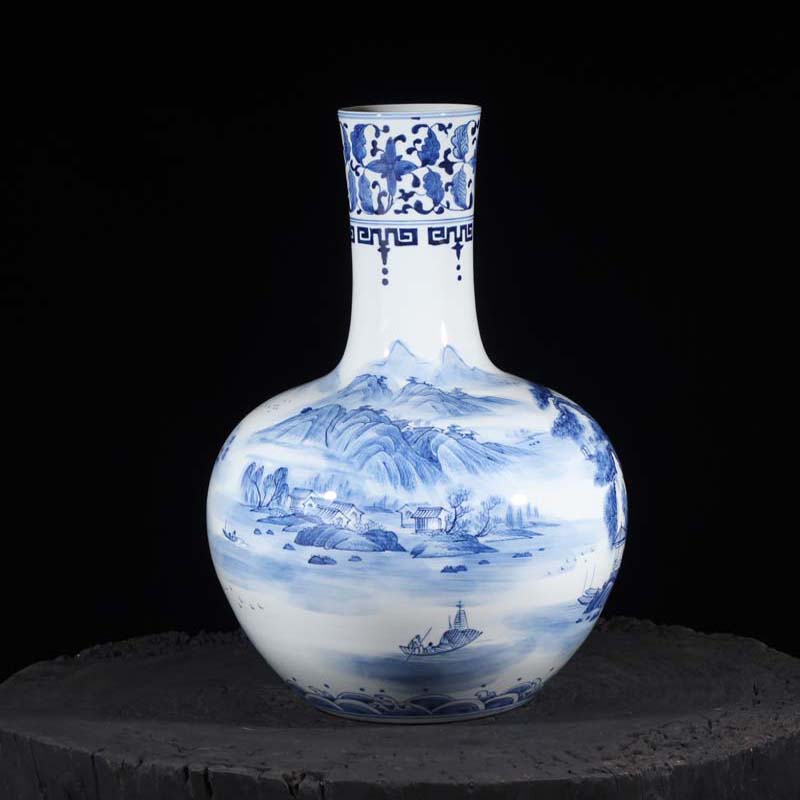 Jingdezhen painting landscape painting porcelain vase on the celestial sphere 60 cm high painting details blue and white porcelain vase