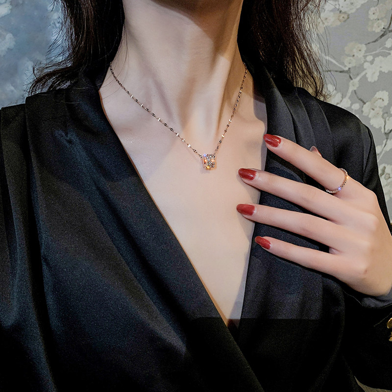 2020 new inlaid drilling small brute waist ins lukewarm wind neck necklace simple temperament mesh red titanium steel necklace woman lock bone chain