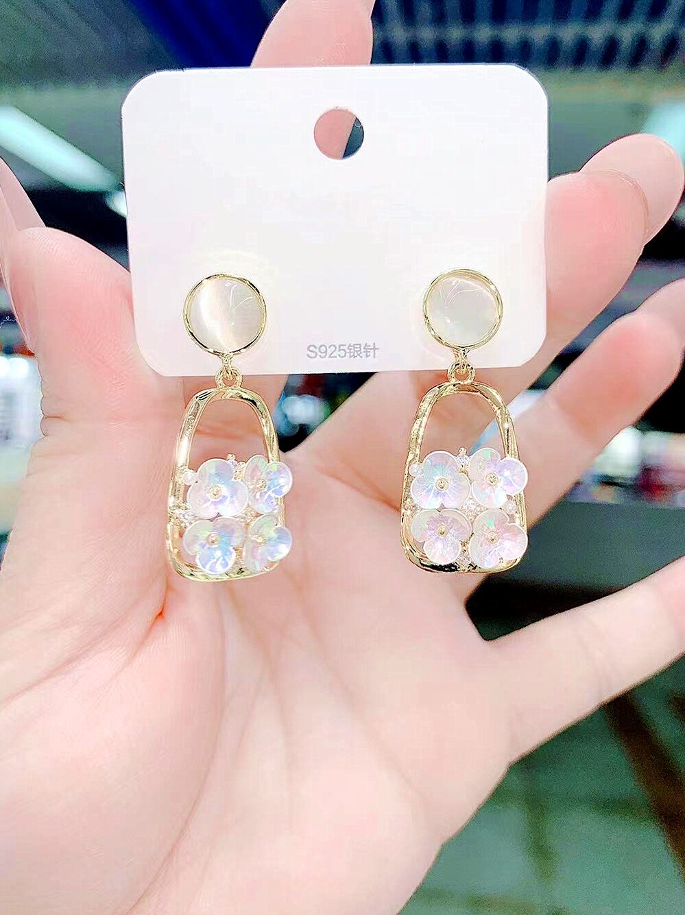 Light luxury sweet personality shell flower fashion ear acupuncture trendy Korean temperament high-end face-lift opal earrings female