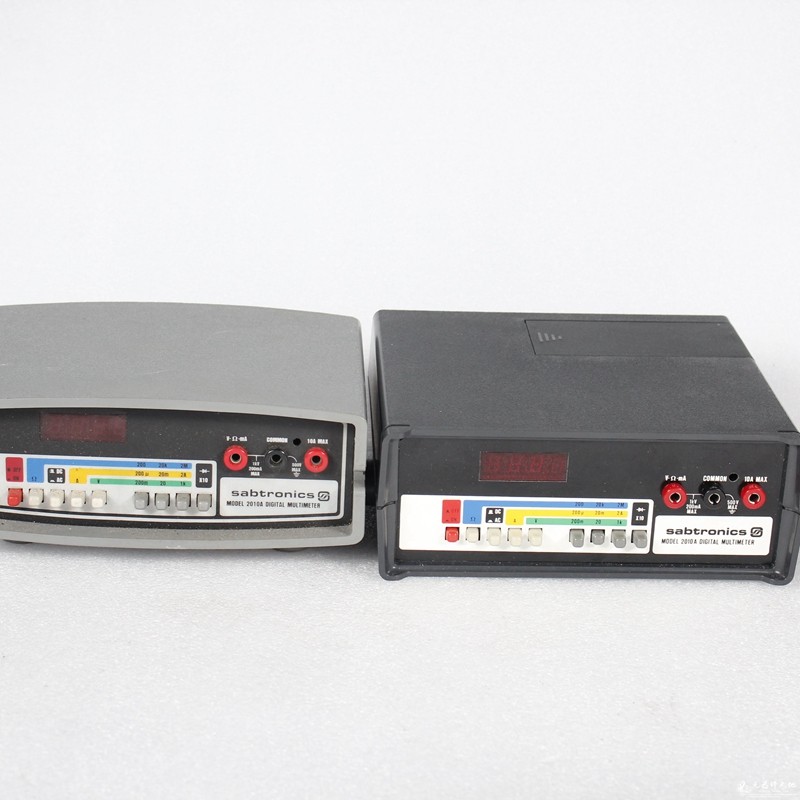 Swiss Sabtronics 2010A down desktop multimeter power-on will display digital