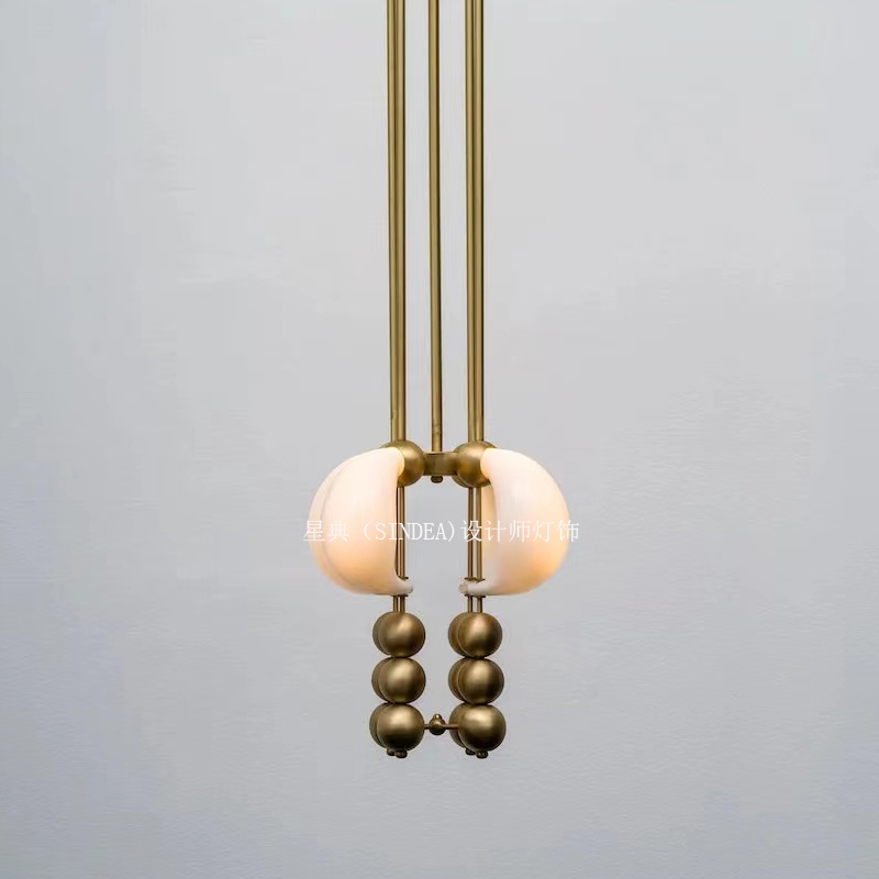 2025：金色吊灯引领客厅与餐厅新风尚