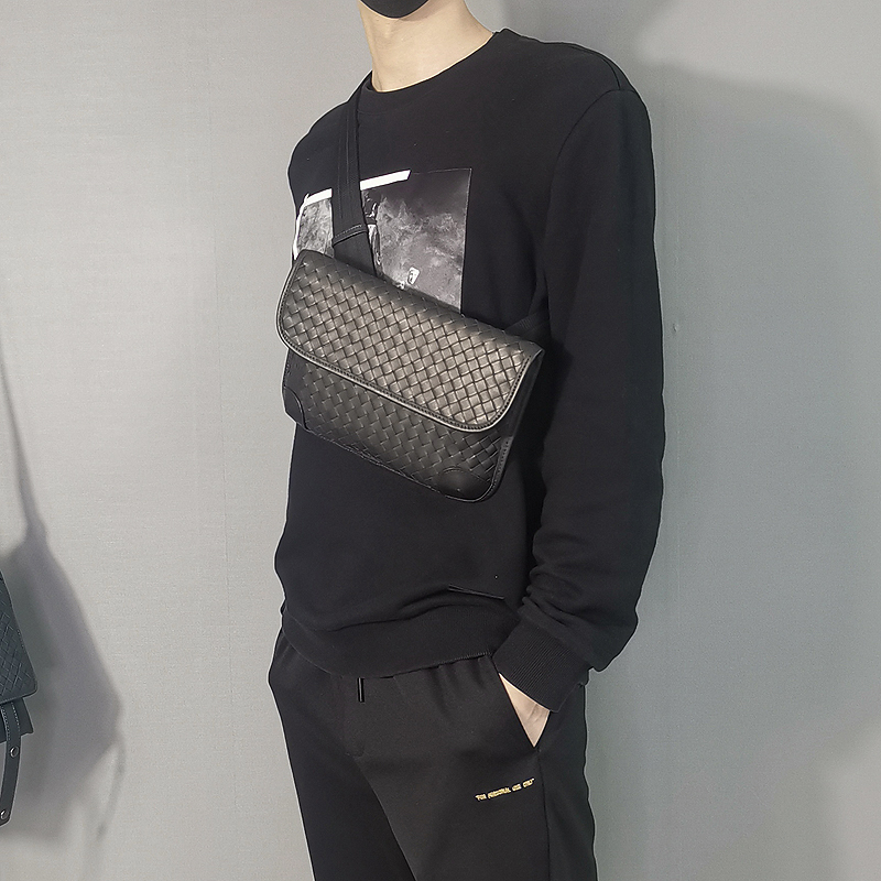 Men Skew Satchel Bag 2021 New Fashion Chest Bag Men Genuine Leather Woven Women Bag Inclined Cross 100 Hitch Male Bag Boomer Bag Wrap