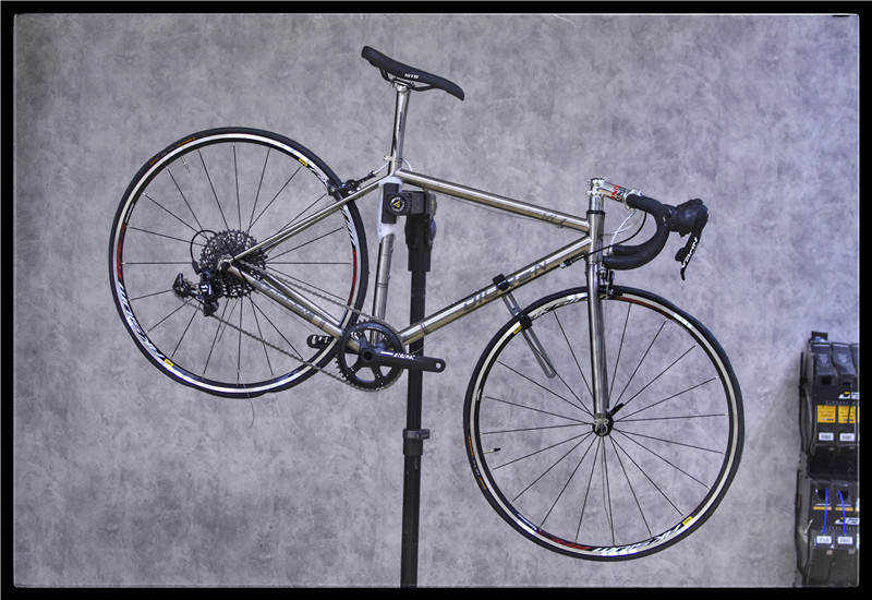 Diyun Dioren R1 Titanium Alloy Road Bike with Curved Handlebars and Variable Speed Cycling Gear