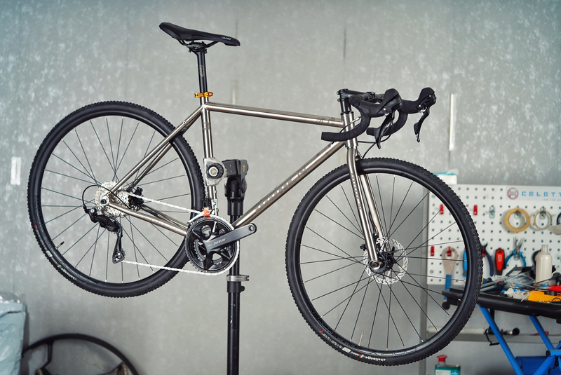 Diyun Dioren Titanium Alloy Road Bike, a Universal Tool for Cycling and Traveling, Suitable for Commuting and Variable-Speed Bicycles