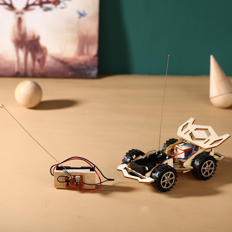 Small handmade science experimental works of science, land, air and technology small handmade DIY package for children of primary school students