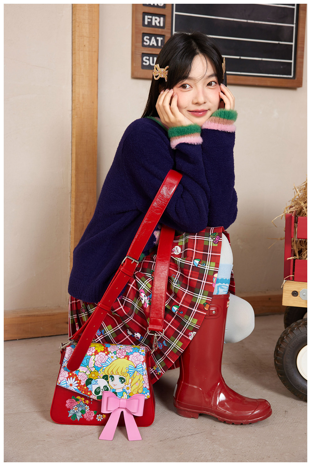 昭和レトロな美少女 刺繍花柄 レッド エンベロープ型 ショルダーバッグ