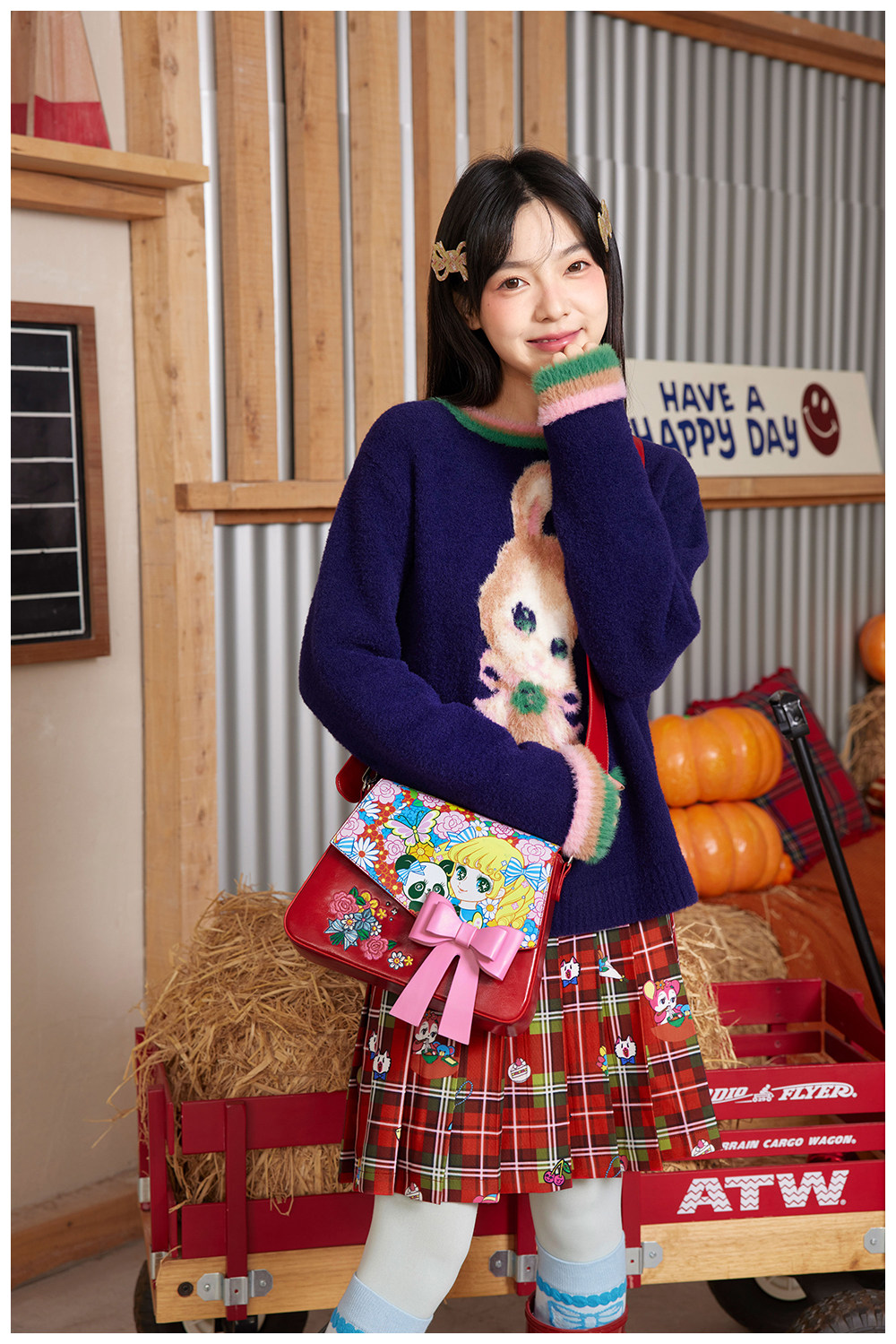 昭和レトロな美少女 刺繍花柄 レッド エンベロープ型 ショルダーバッグ