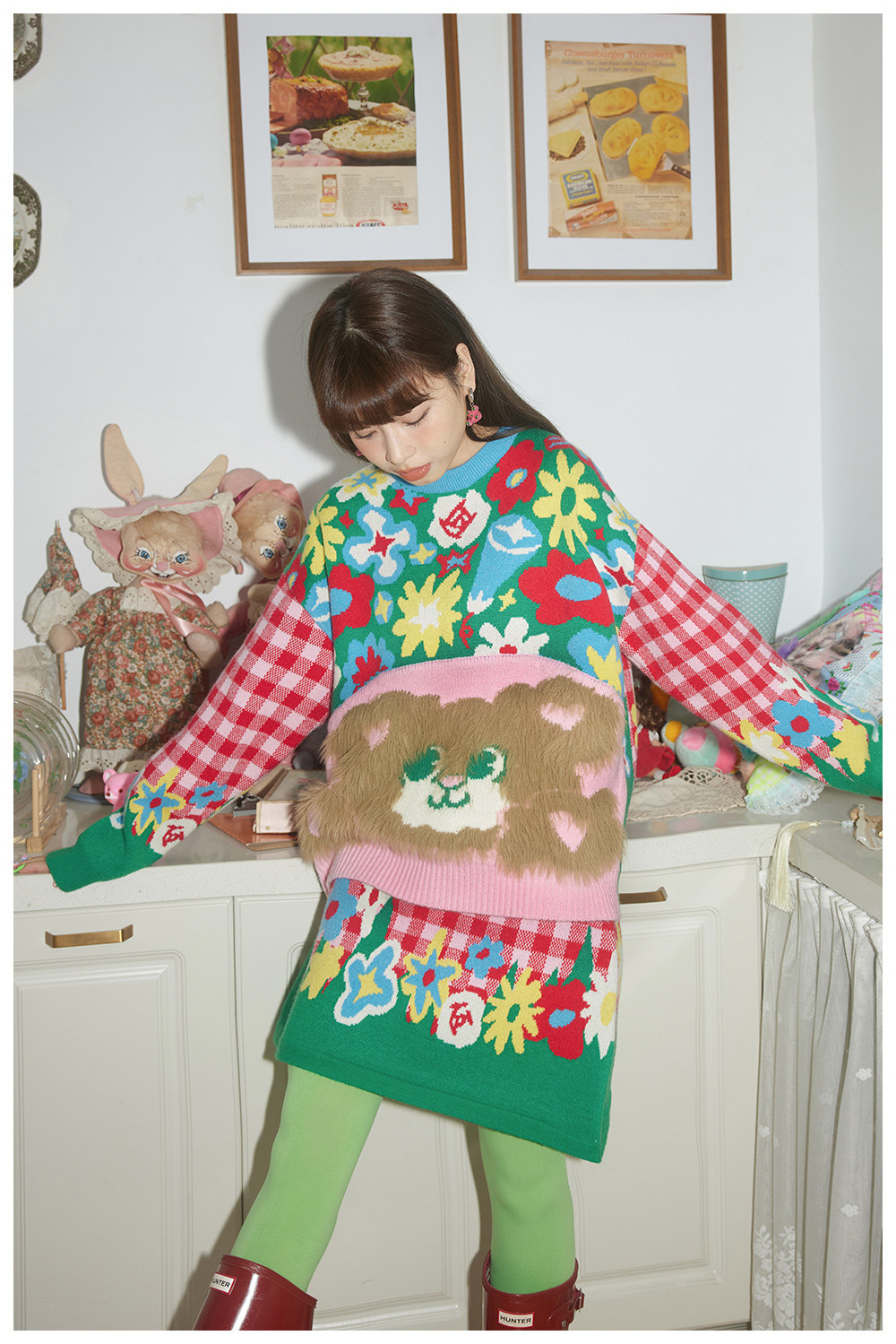tntntutu ぬいぐるみくま赤チェック柄 花柄　新年クリスマスムードセーター ぬいぐるみくま 赤チェック柄 花柄 楽しい雰囲気のニットスカート
