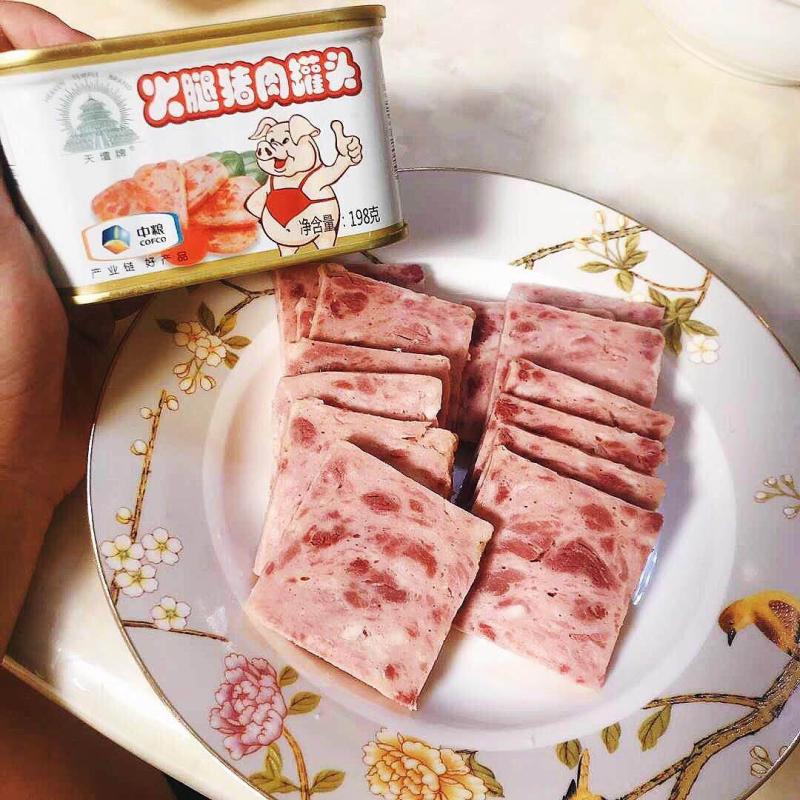 Medium Grain Titan Medal Small White Pig Afternoon Meal Meat Ham Pork Canned 198g * 2 cans of outdoor ready-to-eat hot pot good ingredients
