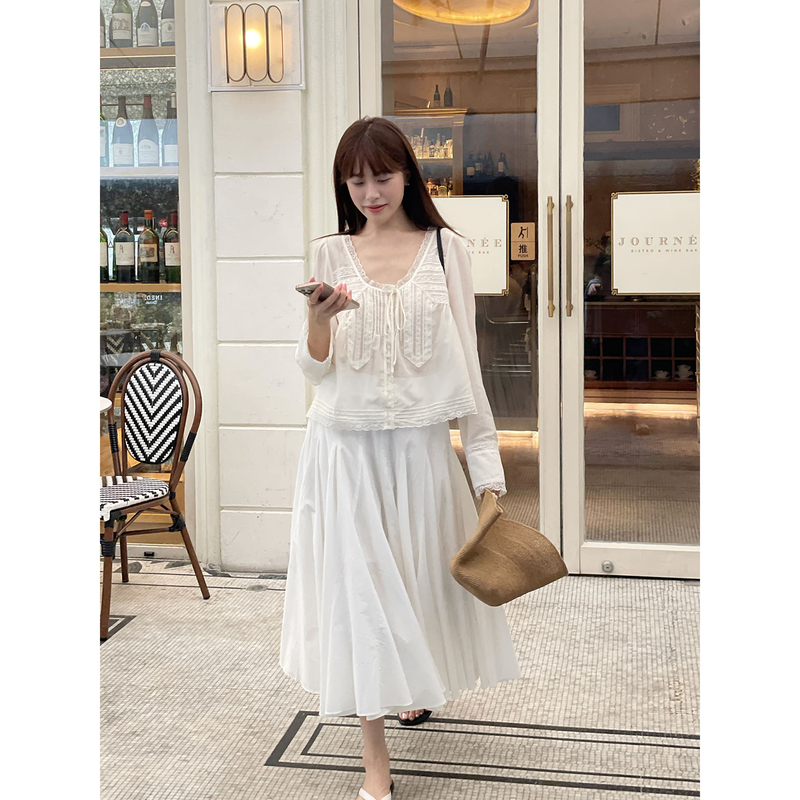 Fishbuybuy, a Must-Have Beauty~ French-Style Heavy Lace Splicing Black and White Silk Cotton Slightly Sheer Long-Sleeve Shirt, Short Top