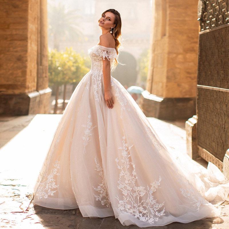 New Export Retro Wedding Dress 2025 European and American Large Tail Cross-Border New Sexy Tulle V Neck Long-Sleeved Wedding Dress New Export Retro Wedding Dress 2025 European and American Large Tail Cross-Border New Sexy Tulle V Neck Long-Sleeved Wedding Dress