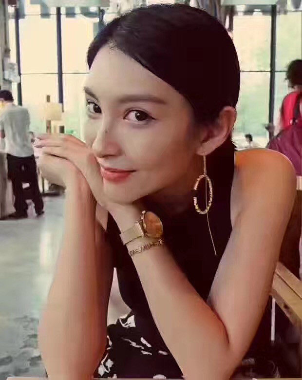 Свисающие серьги 新款2025现货韩耳钉英文字母大圆圈吊坠长款耳环s925银女耳线潮 OTHER