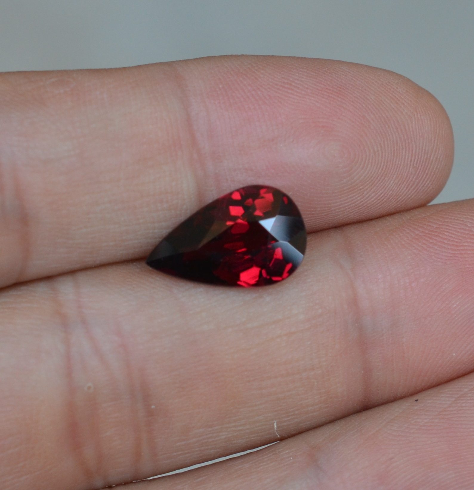 Natural large carat drop-shaped iron magnesium aluminum garnet bare stone ring face 5 23ct full net full fire special offer