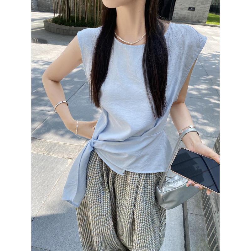 Meiji Jie Sleeveless Lace-Up Top with a Stylish Round Neck, Casual and Versatile, Slimming and Elegant, Summer Blouse for Women