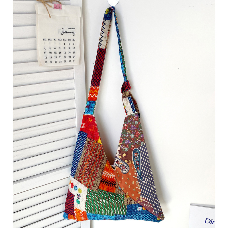 Interesting and Stylish Spring New Floral Shoulder Bag with a Lazy Vibe, Bohemian Ethnic Style, Vintage Large Capacity Underarm Bag