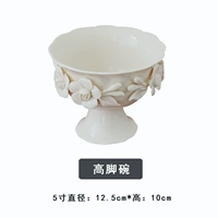 Высокая чаша с цветком, замешанная вручную.