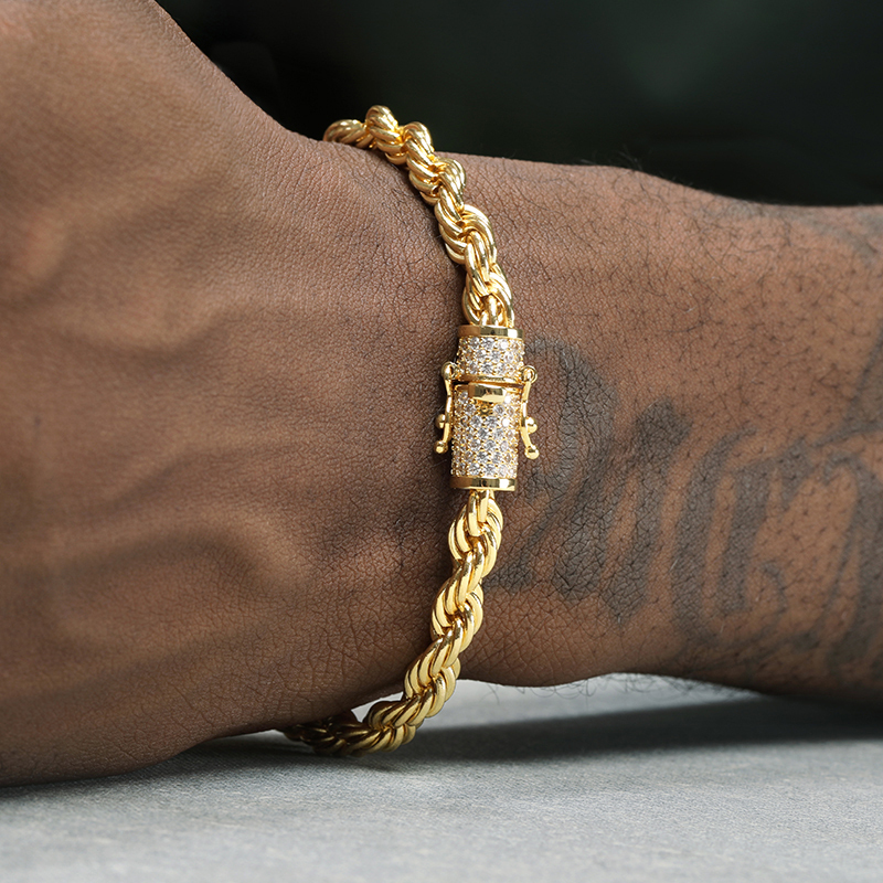 Grgr Electroplated 18K Gold Twist Bracelet for Men and Women, Hip-Hop European and American Style, Cuban Link Jewelry with a High-End Feel Grgr Electroplated 18K Gold Twist Bracelet for Men and Women, Hip-Hop European and American Style, Cuban Link Jewelry with a High-End Feel
