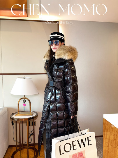 95% White Duck down Jacket for Women, 2025 Winter New Luxury Style with Wolf Fur Collar, Extra Long Quilted Thickened Ski Coat