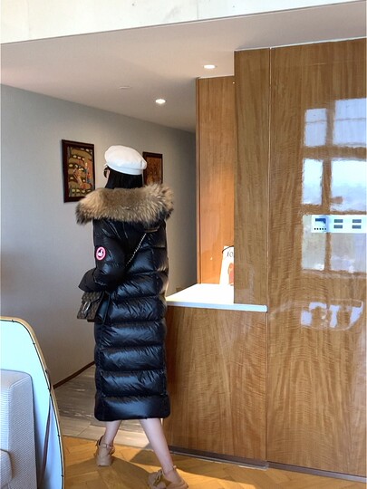 Thickened extra long goose down down jacket for women slim fit and warm 2025 winter new imported raccoon fur collar knee-length A-line