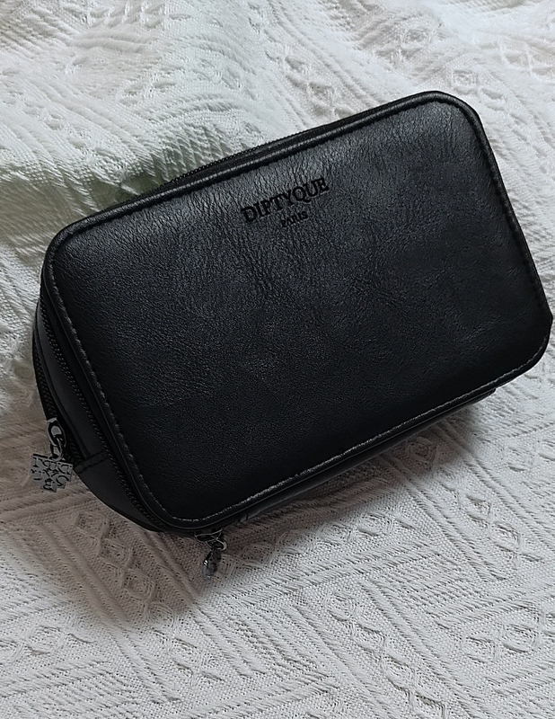 In Stock! Qatar Airways Accessories: Cosmetic Bag, Toiletry Bag, Storage Bag, Dimensions Approximately 18X5X11