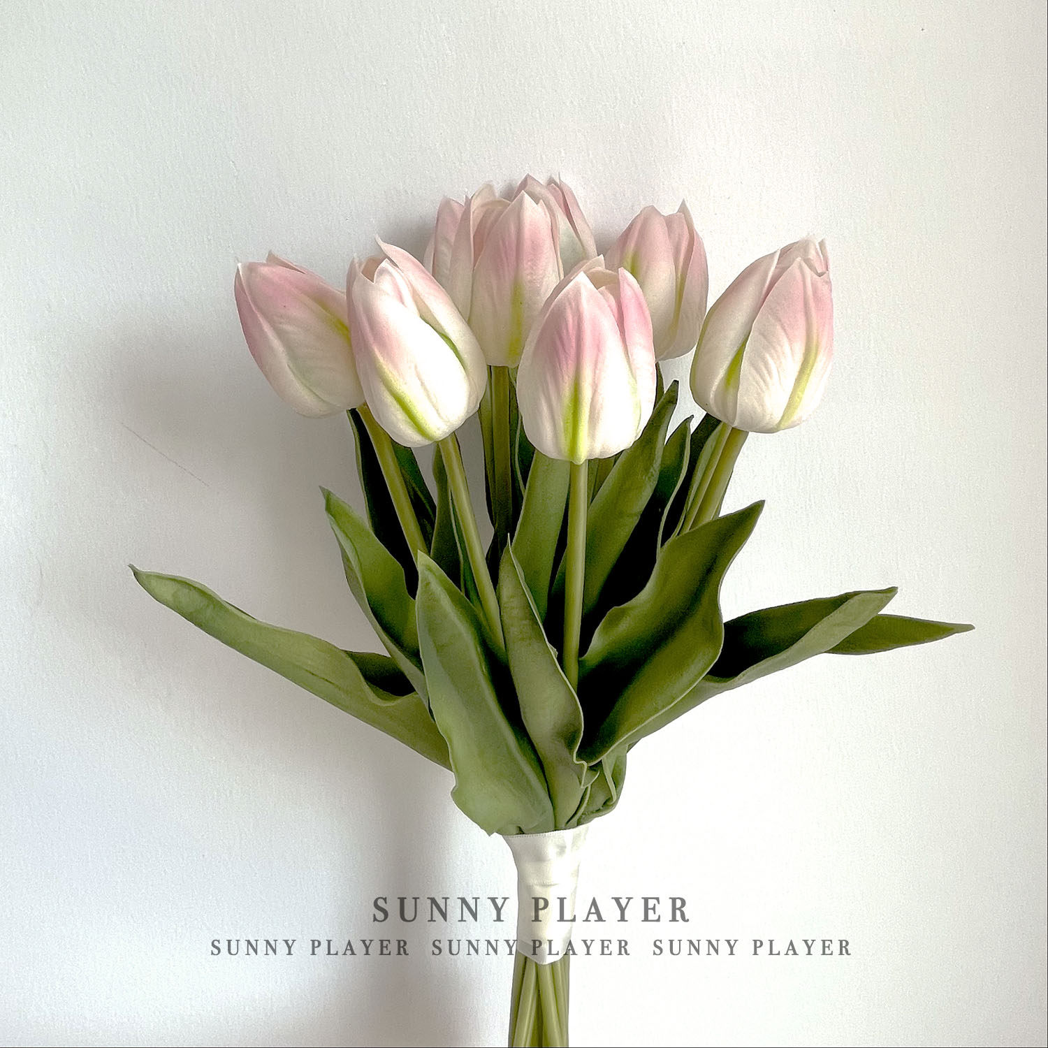 Tulip Handheld Flower Emulation Bouquet Bride Wedding Collage Wedding with Wedding Dresses Photography Photo Gallery Props Pink