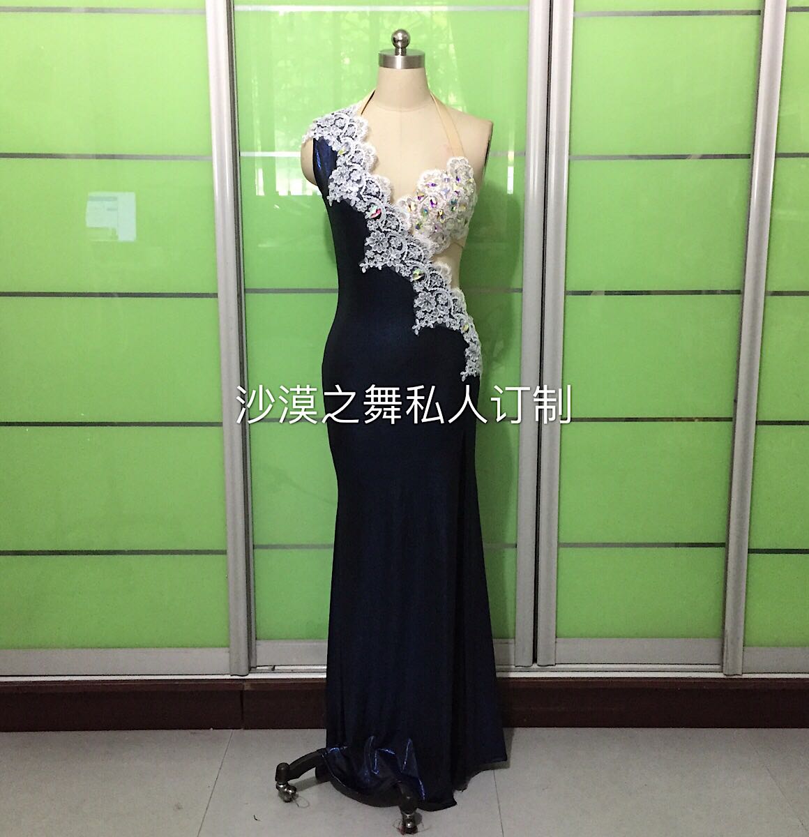 Belly dance oriental dance performance The performance serve baladi fish tail robe shhabi to make a performance