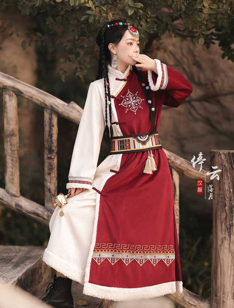 Китайцы одежда наборы 原创藏枫改良汉服女中国风秋冬汉元素少女民族风加绒藏袍披风套装