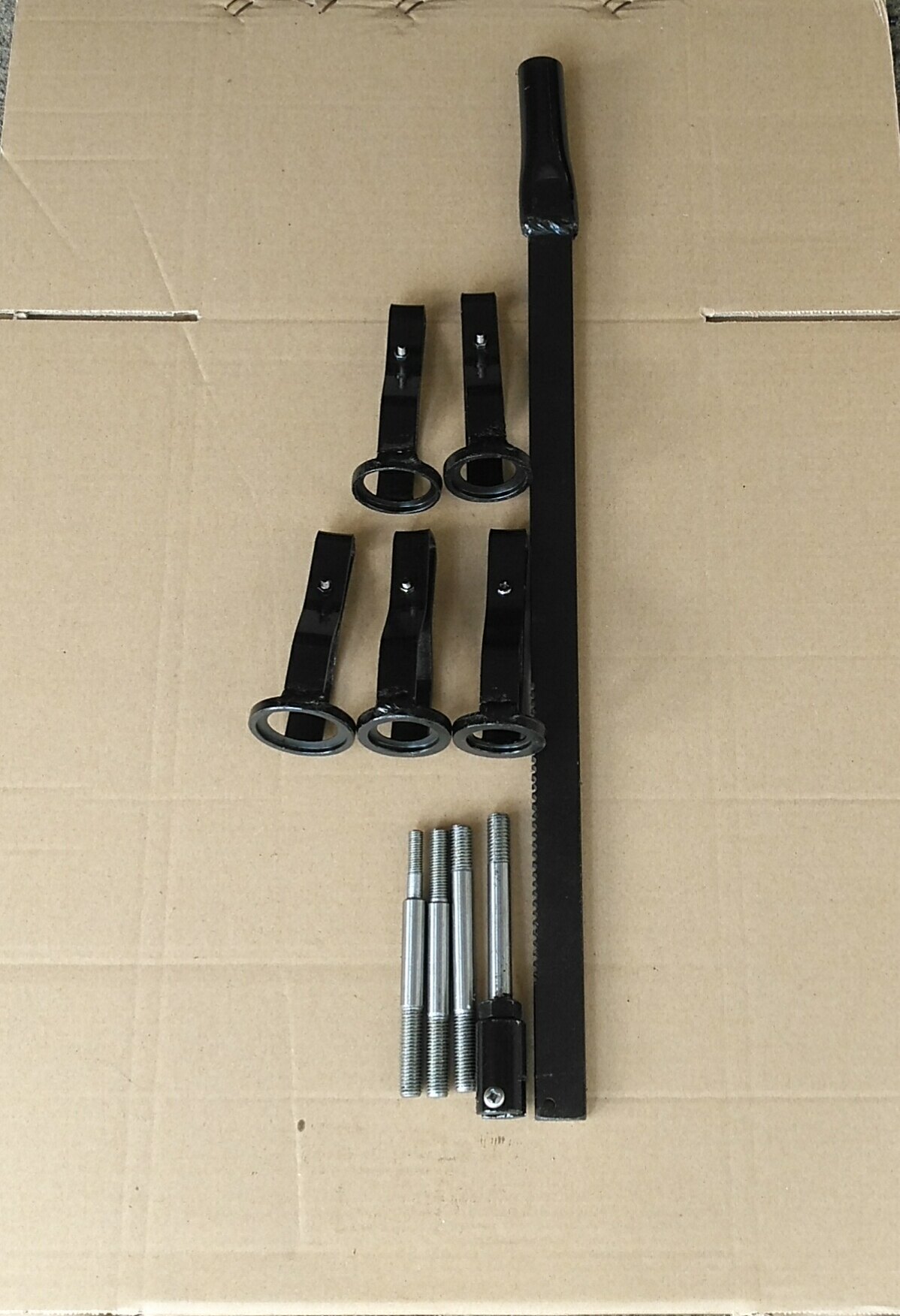 Tool compressor for the disassembly of the valve spring of the diesel engine