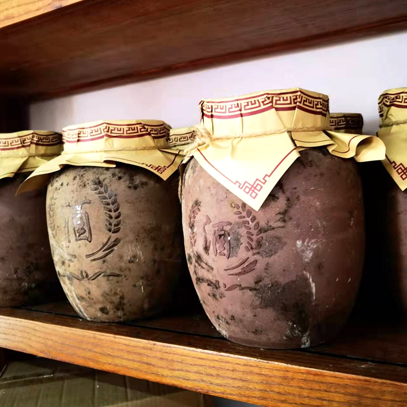 40's cellar pottery altar 10 catties Guangdong bubble wine special mountain spring water filled with earth cannon wine altar 5 liters ceramic earthen pot