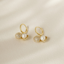 Shell pearl earrings 2021 New Tide summer niche earrings female small and exquisite earrings personality design sense